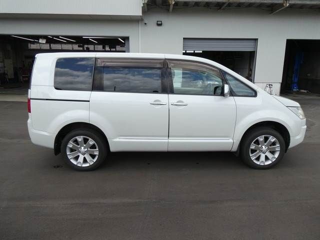 Mitsubishi DELICA D5 2010-07 5747-4