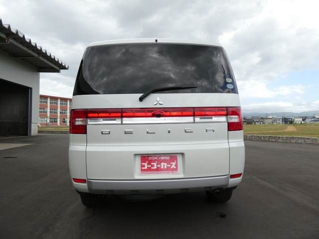 Mitsubishi DELICA D5 2010-07 5747-3