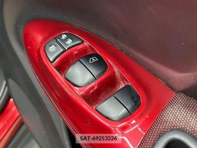 Nissan JUKE 2012-02 375817-7