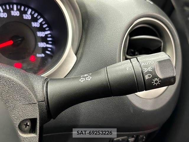 Nissan JUKE 2012-02 375817-9