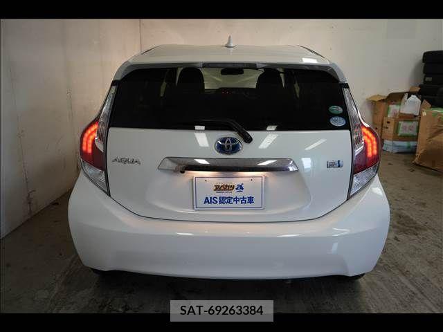 Toyota AQUA 2017-01 260286-8