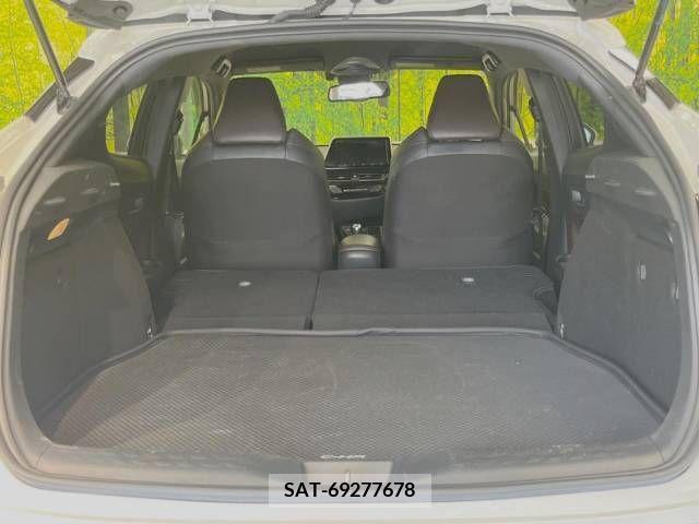 Toyota C-HR 2017-01 322956-10