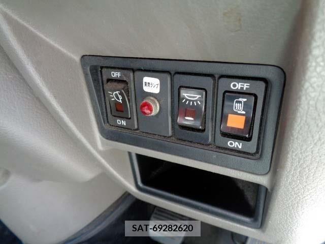 Nissan ATLAS 2015-06 329391-9
