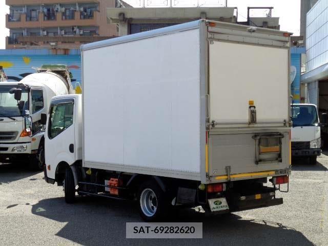 Nissan ATLAS 2015-06 329391-1