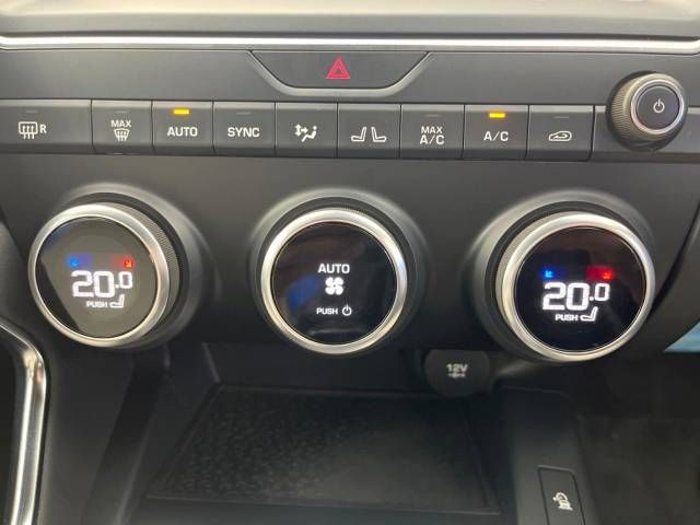 Jaguar E-PACE 2018-12 17966-19