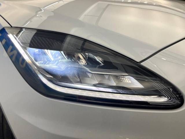 Jaguar E-PACE 2018-12 17966-9