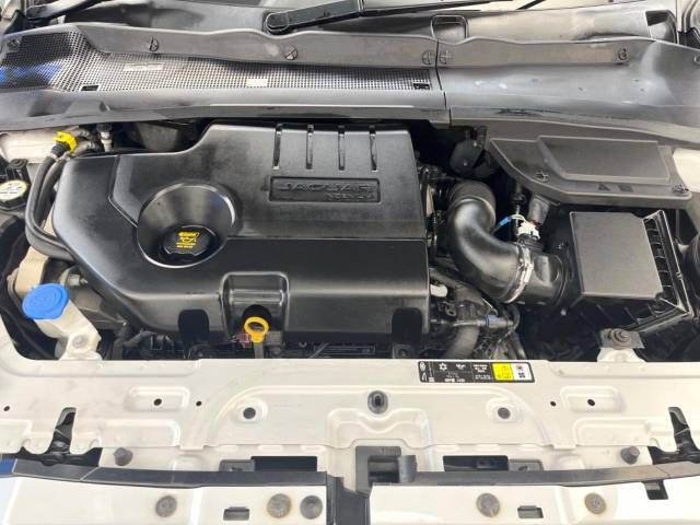 Jaguar E-PACE 2018-12 17966-18