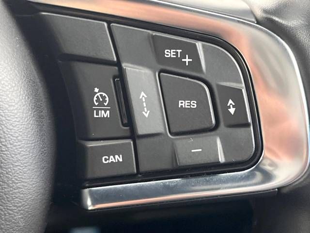 Jaguar E-PACE 2018-12 17966-4