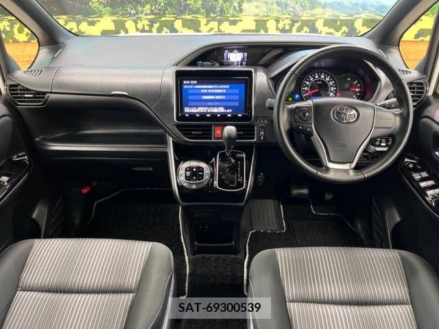 Toyota VOXY 2019-05 341178-1