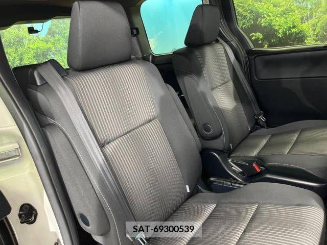 Toyota VOXY 2019-05 341178-8
