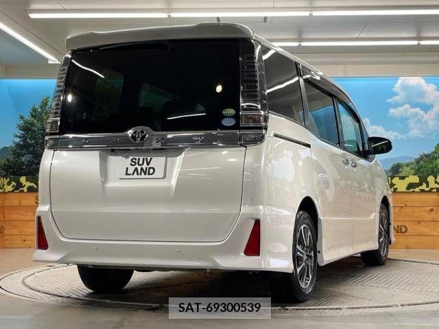 Toyota VOXY 2019-05 341178-17