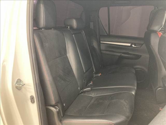 Toyota HILUX 2021-11 180575-12
