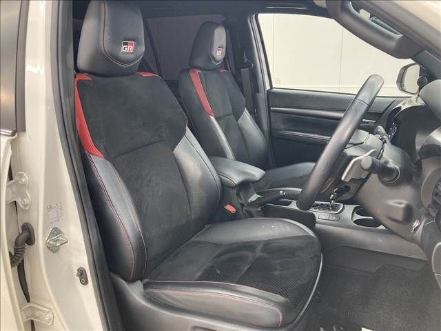 Toyota HILUX 2021-11 180575-11