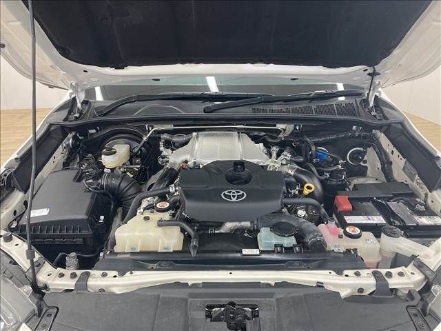 Toyota HILUX 2021-11 180575-17