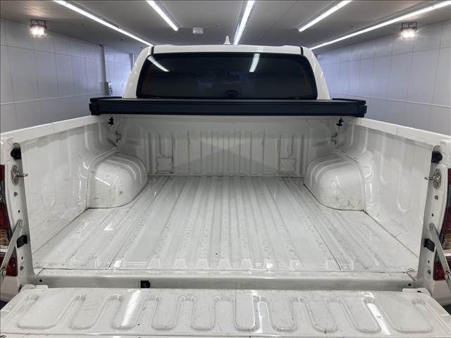 Toyota HILUX 2021-11 180575-13