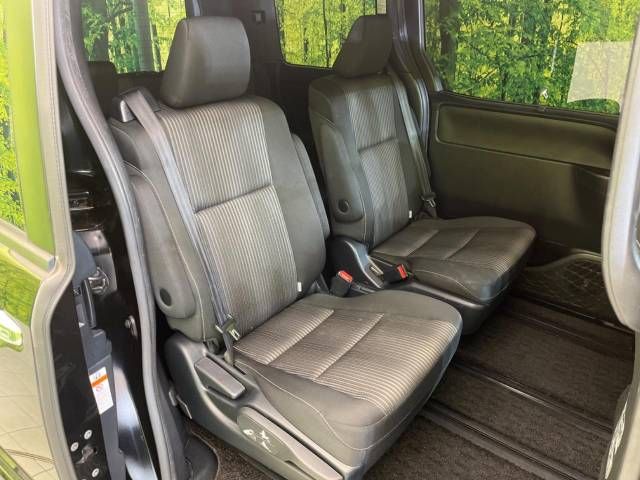 Toyota VOXY 2018-12 183839-9