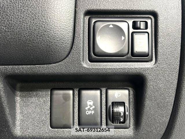 Nissan MARCH 2019-05 308107-4