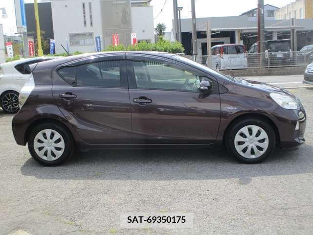 Toyota AQUA 2014-01 356335-11