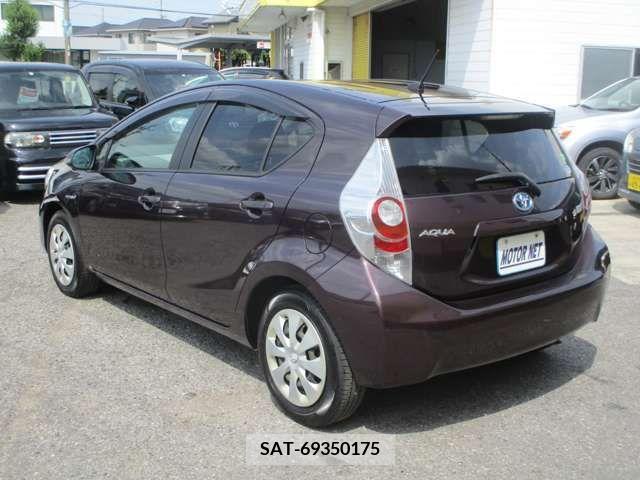 Toyota AQUA 2014-01 356335-8