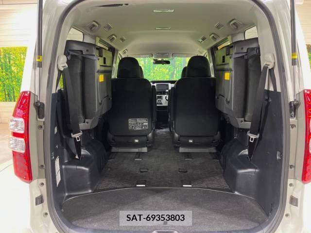 Toyota NOAH 2011-06 321315-10