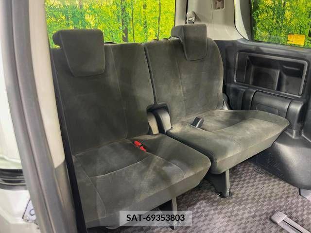 Toyota NOAH 2011-06 321315-9