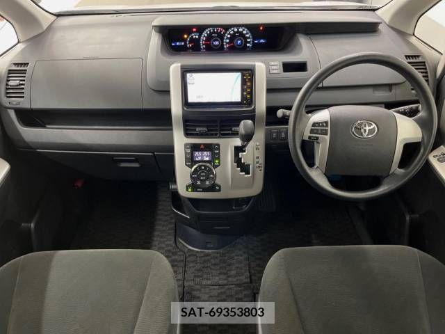 Toyota NOAH 2011-06 321315-1