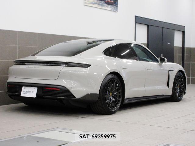 Porsche Taycan 2023-12 224743-3
