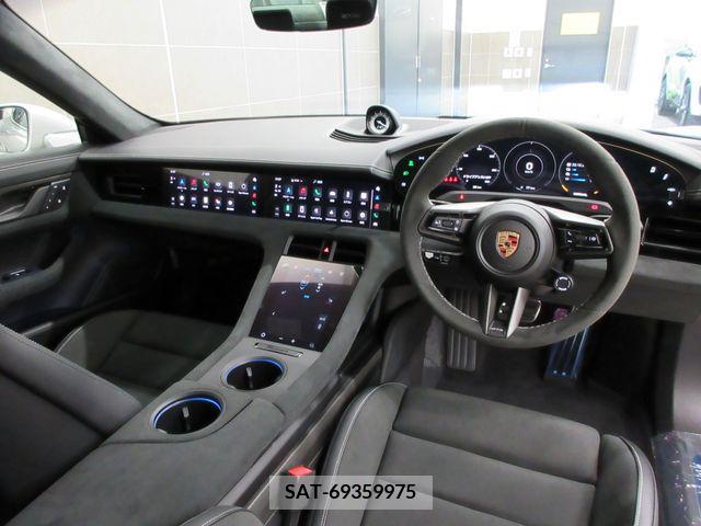 Porsche Taycan 2023-12 224743-4
