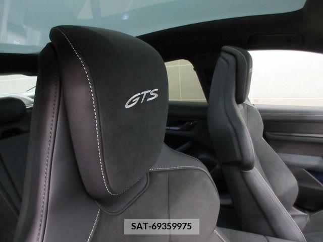 Porsche Taycan 2023-12 224743-6