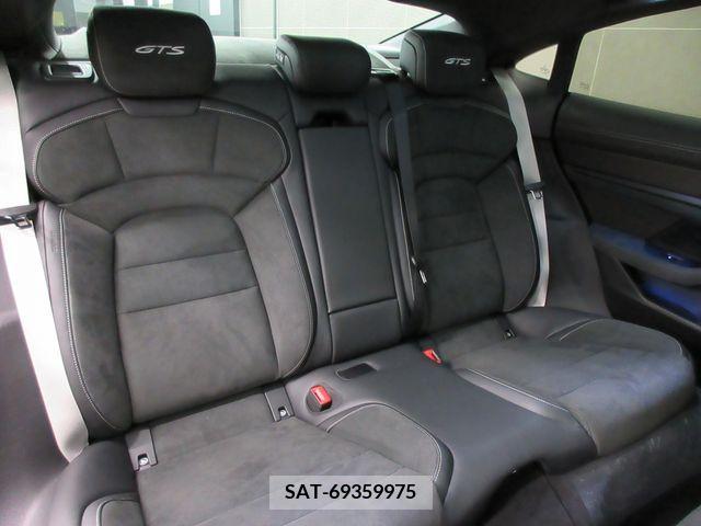 Porsche Taycan 2023-12 224743-8