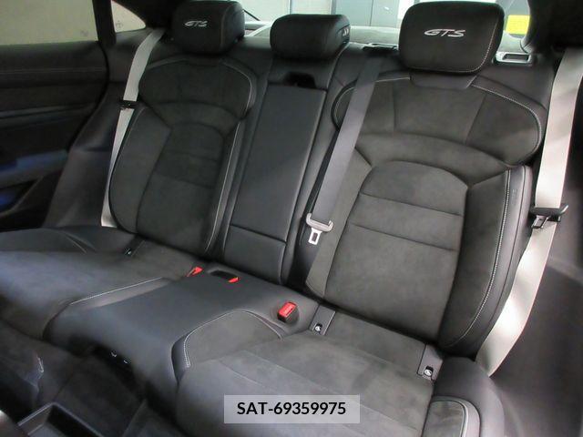 Porsche Taycan 2023-12 224743-12