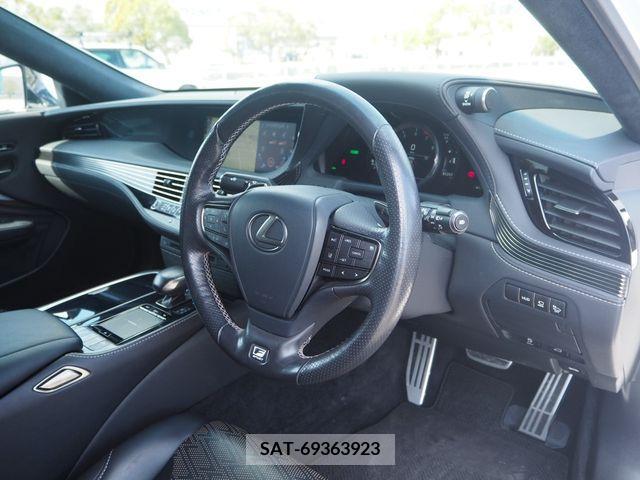 Lexus LS 2018-03 214067-1