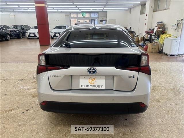 Toyota PRIUS 2021-02 282050-5