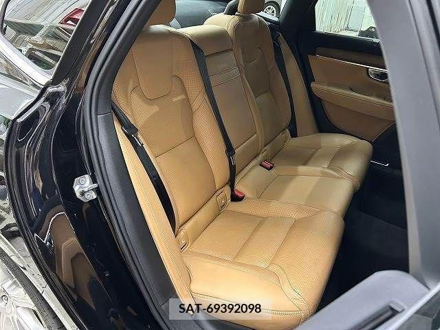 Volvo S90 2018-02 320581-9