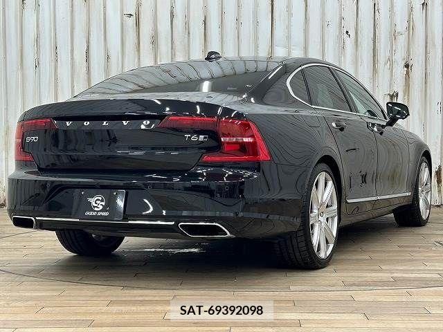 Volvo S90 2018-02 320581-15