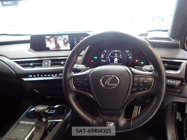 Lexus UX 2022-04 388203-10