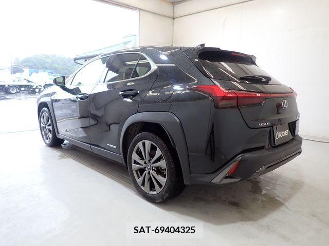 Lexus UX 2022-04 388203-2