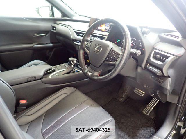 Lexus UX 2022-04 388203-1