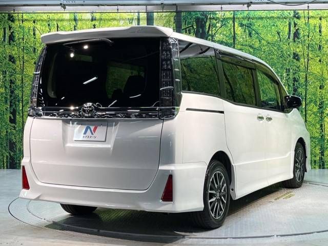 Toyota VOXY 2015-02 14826-18