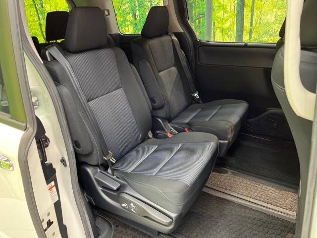 Toyota VOXY 2015-02 14826-9