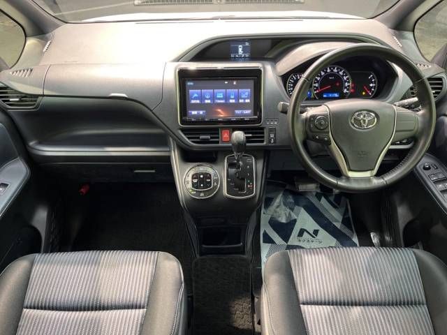 Toyota VOXY 2015-02 14826-1