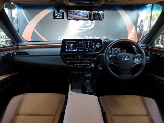 Lexus ES 2022-04 18826-2