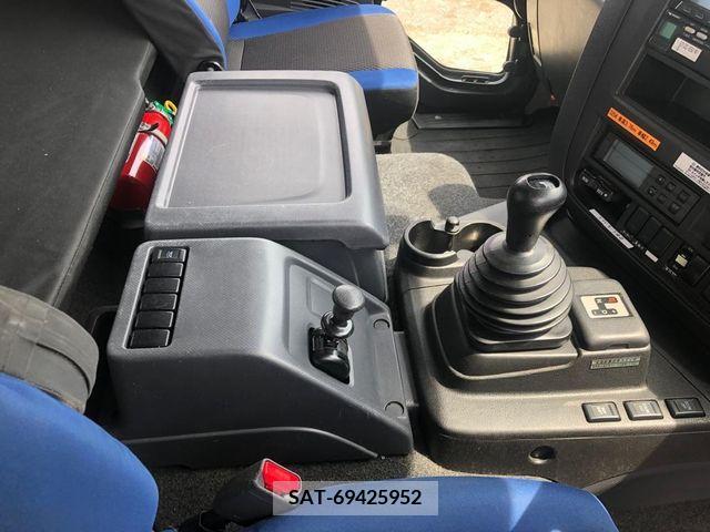 Isuzu GIGA 2017-03 241321-22