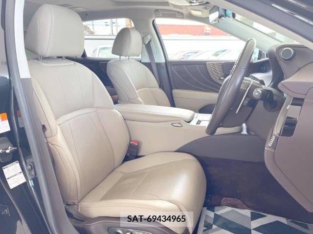 Lexus LS 2019-10 211559-9
