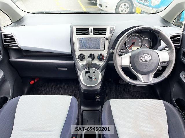 Toyota RACTIS 2011-01 282634-1