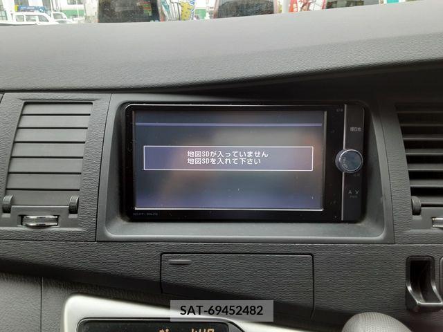 Toyota ISIS 2014-01 201128-16