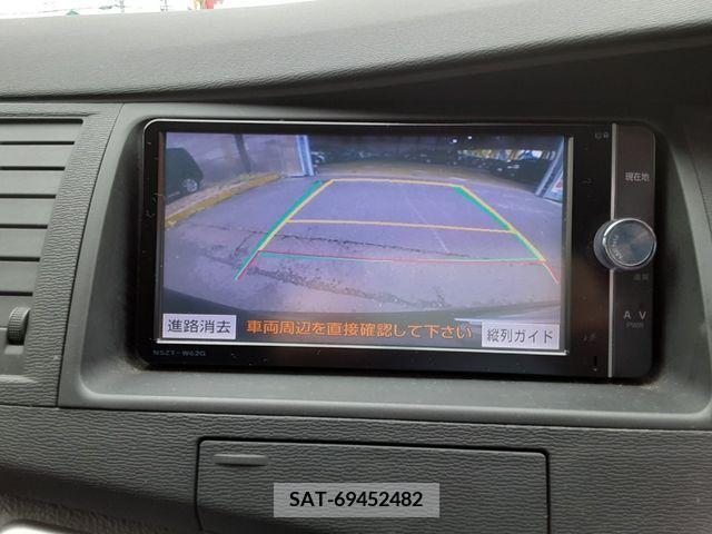 Toyota ISIS 2014-01 201128-17