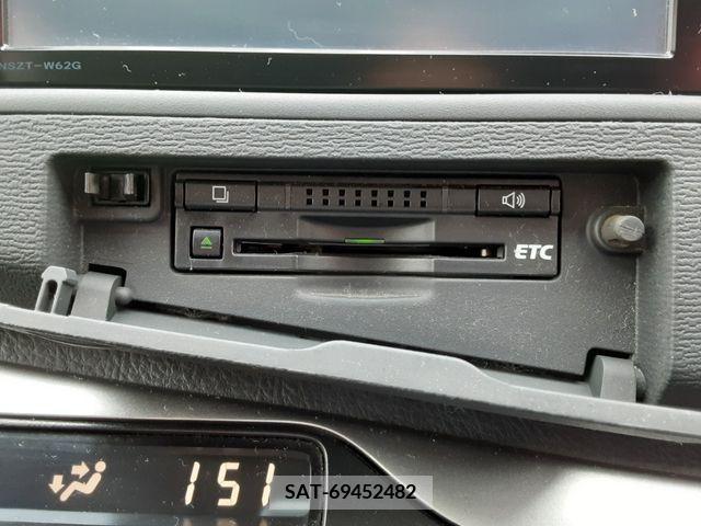 Toyota ISIS 2014-01 201128-18
