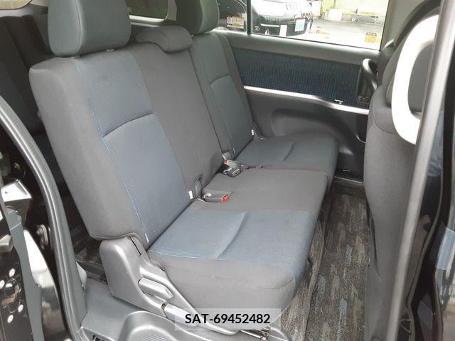 Toyota ISIS 2014-01 201128-7