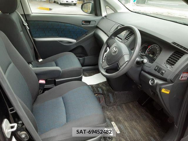 Toyota ISIS 2014-01 201128-1
